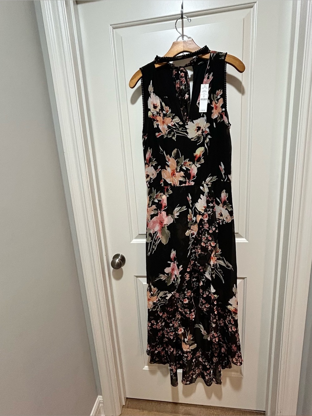 White House Black Market NWT women’s size 8 Floral Maxi Dress with liner HiLow